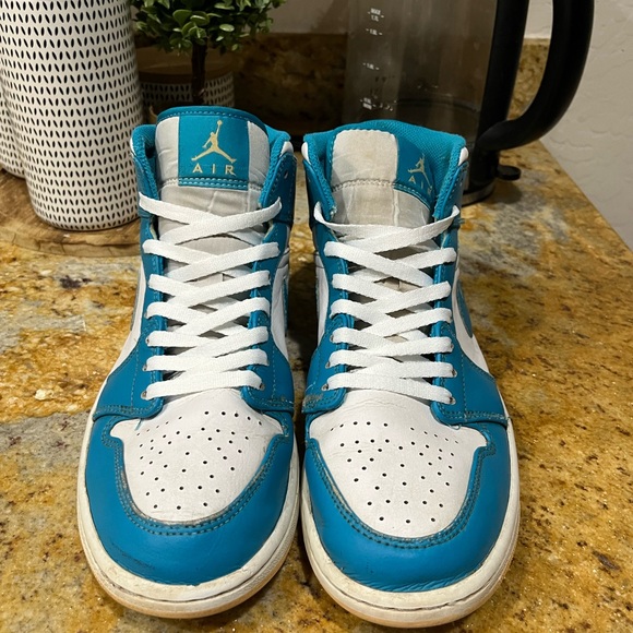 Jordan 1 Mid Aquatone size 9.5 - Picture 2 of 11